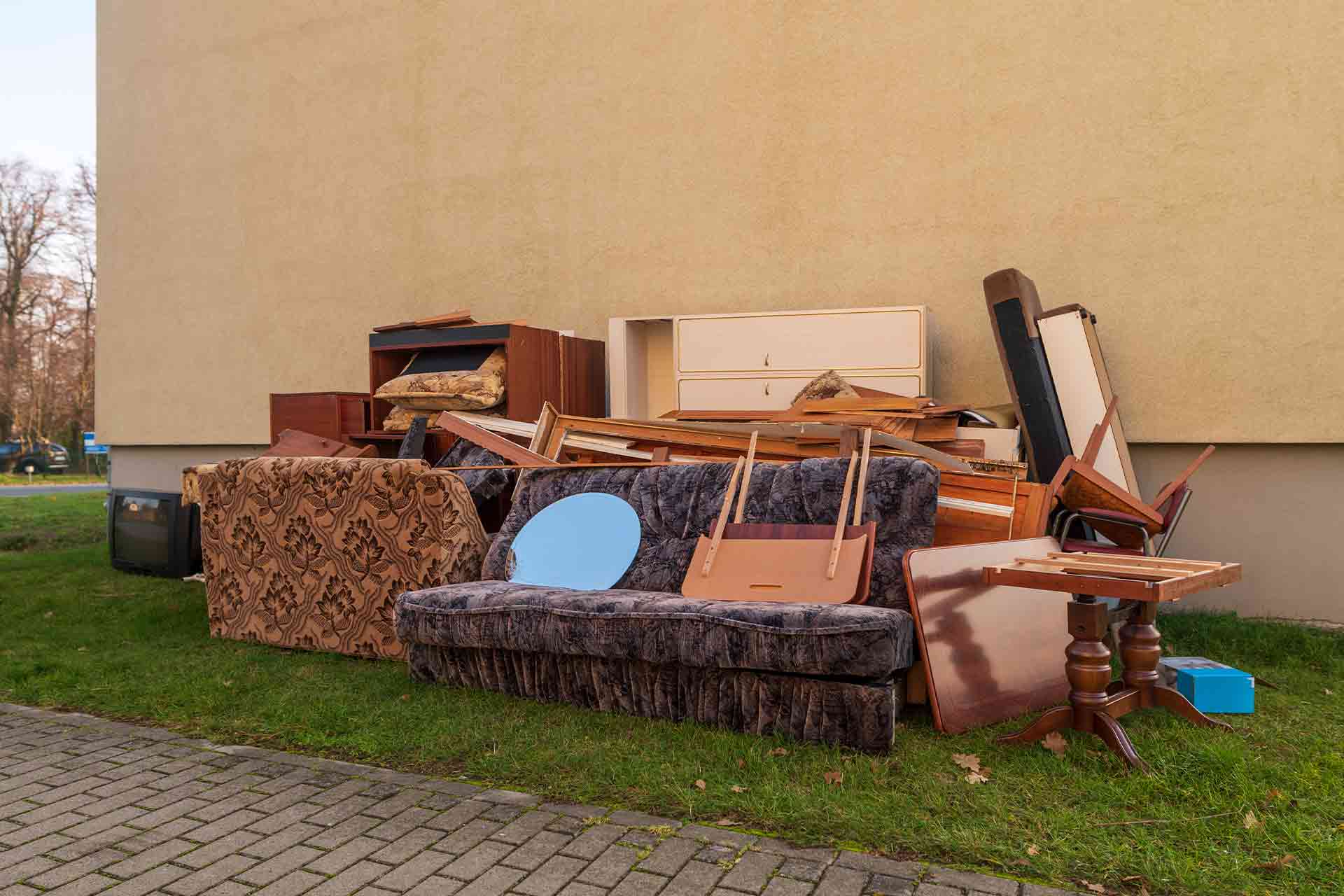 Know How Furniture Disposal Singapore Services Are Easier To Get